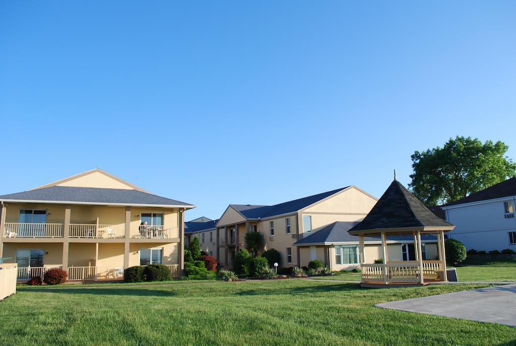 Clinton Inn & Suites Port Clinton Exterior foto